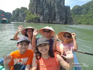 Kenangan Tak Ternilai di Ha Long Bay