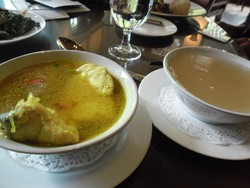 Kenyal-kenyal Nikmat! Sensasi Makan Papeda di Timika