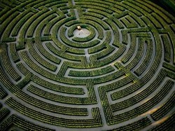 Keren! 7 Taman Labirin Unik nan Rumit di Dunia