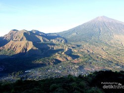 Keren! Ada Sawah Warna-warni di Kaki Rinjani