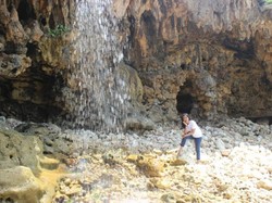 Keren! Air Terjun Langsung ke Laut di Gunungkidul