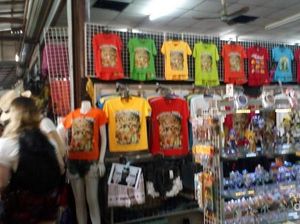 Keseruan Belanja Oleh-oleh Thailand di Damnoen Saduak