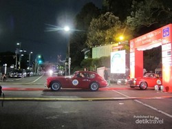 Ketika Mobil Klasik Balapan di Kuil Meiji, Jepang