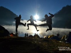 Ketinggalan Kereta Karena Terhipnosis Ranu Kumbolo