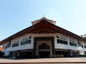 Kisah Gedung Setan di Bandung, Sekarang Jadi Masjid Cantik