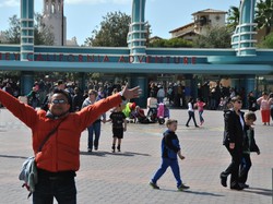 Kisah Mantan Office Boy yang Traveling Keliling AS