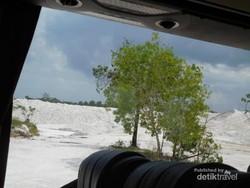 Kisah Sedih di Balik Keindahan Danau Kaolin