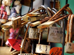 Klik! Gembok Cinta Anda di 5 Tempat Ini