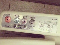 Kloset WC Unik Pakai Peredam Suara