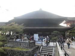 Kolam Jodoh & Batu Ramalan Cinta di Kuil Kyoto