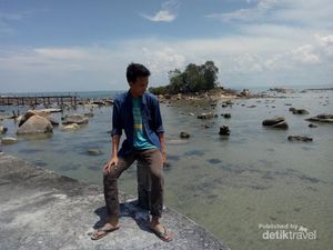 Konon Pulau di Singkawang Ini Adalah yang Terkecil di Dunia