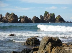 Kopi dan Keindahan Pantai Gigi Hiu yang Magis