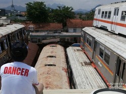 Kuburan Kereta yang Unik di Purwakarta