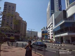 Kuching Waterfront yang Tak Lekang oleh Zaman