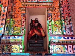 Kuil Arulmigu, Kuil Kaca Cantik dari Malaysia