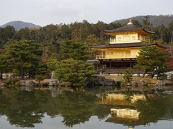 Kuil Berlapis Emas di Jepang, Cantik Banget