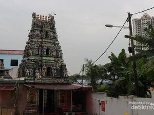 Kuil Kaca Cantik Nan Unik di Malaysia