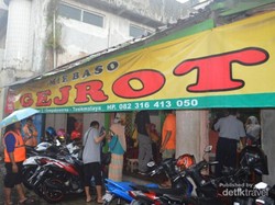 Kuliner Bakso Raksasa yang Bikin Beristigfar di Tasikmalaya