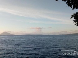 Lagi di Manado? Ngabuburit di Pantai Malalayang Saja