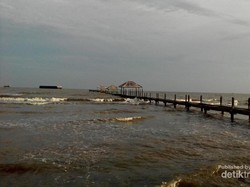 Lagi Lewat Tegal, Mampir Dulu ke Pantainya