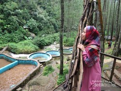 Lagi Viral! Kolam Bundar di Sumedang