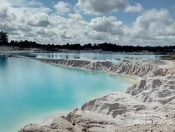 Laskar Gerhana Terpana Indahnya Danau Kaolin di Belitung