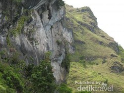 Legenda Mistis Batu Gantung di Pulau Samosir