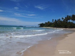Libur Akhir Tahun di Banten, Mampir ke Pantai Legon Pari