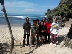 Libur Sekolah, Lihat Sunset di Pantai Sundak Gunungkidul