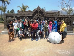 Liburan Beda di Borobudur: Naik Gajah!