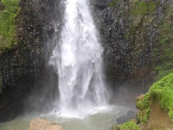Liburan Cari Jodoh di Air Terjun Takapala Sulsel