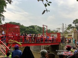 Liburan di Bantaran Sungai Ala Bandung