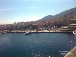 Liburan di Kota Asal Napoleon Bonaparte, Seru!