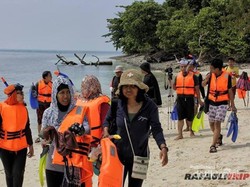 Liburan di Krakatau, Dari Snorkeling Hingga Trekking