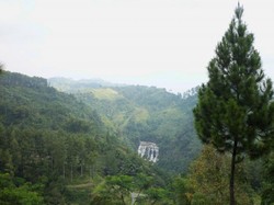 Liburan ke Bandung, Coba Datangi Air Terjun Niagara Mini Ini