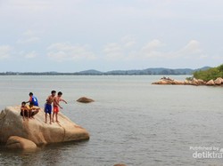 Liburan ke Bangka, Ayo ke Pantai Tanjung Kerasak