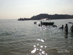 Liburan ke Lampung, Paling Asyik ke Pantai Mutun