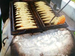 Liburan ke Makassar, Wajib Berburu Kue Baroncong