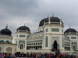 Liburan ke Medan, Sekalian Mampir ke Masjid Raya