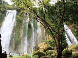 Liburan Seru di Curug Cikaso, Basah Deh!