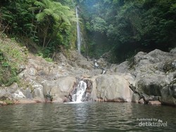 Liburan Tak Terlupakan di Air Terjun Tujuh Kenangan