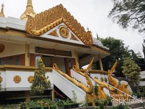 Lihat Pagoda Myanmar tapi di Malang
