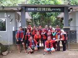 Lompat 7 Meter dan Body Rafting di Pangandaran