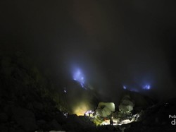 Long Weekend? Saatnya Mengejar Api Biru di Kawah Ijen