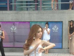 Lukpad, Si Ladyboy Seksi dari Thailand