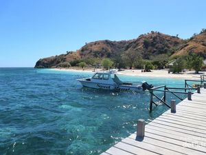 Main Air di Pulau Kanawa Tak Pernah Seasyik Ini