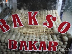 Main ke Pantai Padang, Enaknya Sambil Jajan Bakso Bakar