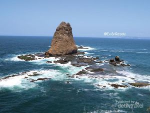 Main ke Pantai Papuma, Bisa Ngapain Saja?