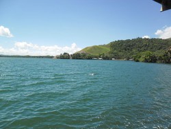 Makan di Tepi Danau Terbesar di Papua, Mantap!