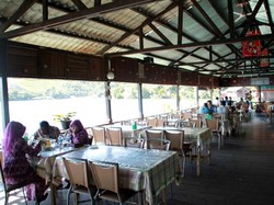 Makan Papeda dan Kisah TNI Bertemu Prajurit Suku Papua